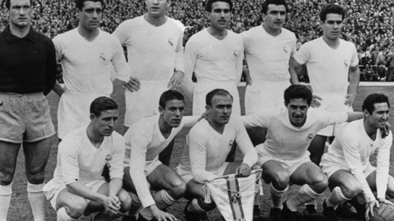 1. Реал Мадрид, 1955-1960
Династията на Реал от средата на 50-те е първата в историята на европейския футбол, а отборът на "кралете" е един от най-добрите в цялата история на играта. Алфредо ди Стефано, Ференц Пушкаш, Сантамария, Франсиско Хенто и техните съотборници печелят 5 последователни КЕШ-а и "само" 3 титли на Испания