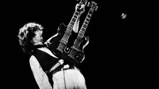 1280px-Jimmy_Page_-_A.R.M.S._Concert,_Oakland,_Ca._1983