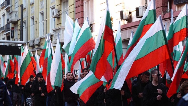 На участниците беше забранено да носят каквито и да е забранени символи.