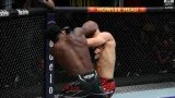 Брутален нокаут с лакът в UFC (видео)
