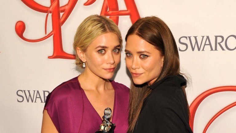 Близначките Олсън са единствените, които не плачат на прослушването 
Първото прослушване на двете близначки се провежда, когато те са само на 9 месеца. То е за ролята им в сериала "Пълна къща". Агент моли майка им да ги доведе на прослушването, но заради възрастта им майката до последно отказва. Въпреки това все пак ги води. Оказва се, че за ролите се борят над 20 двойки близнаци, но Мери Кейт и Ашли са единствените, които не плачат.
По тази причина продуцентите наемат двете момиченца за участието им в поредицата, откъдето тръгват и кариерите им.