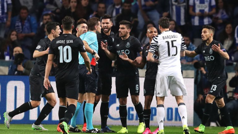 Решителният момент от мача беше изгонването на Алекс Тейеш още в 27-ата минута