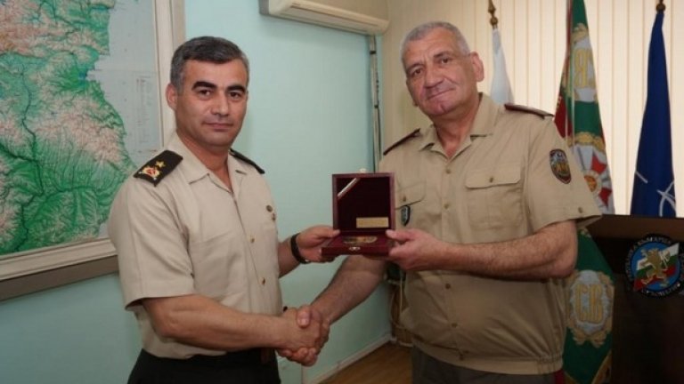 Андрей Боцев (вдясно) е спряган за нов началник на отбраната