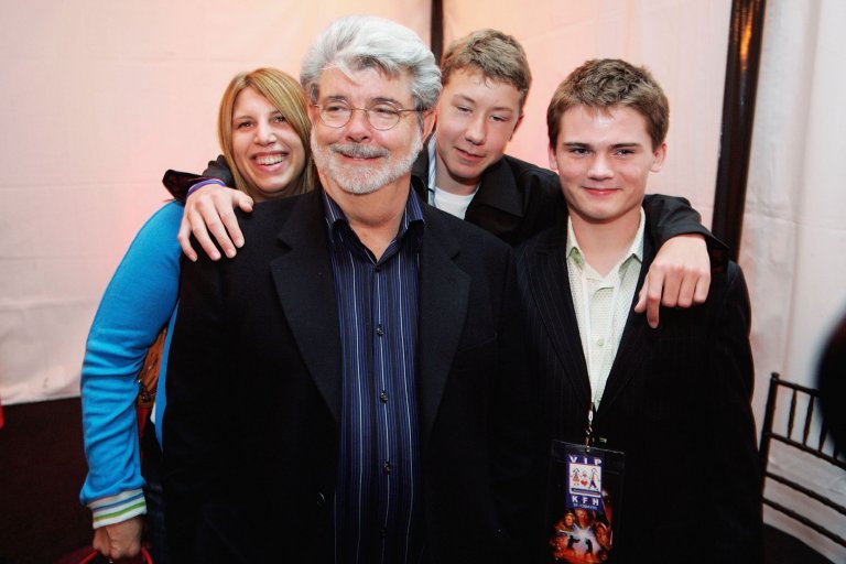 Лойд (най-вдясно) с Джордж Лукас и децата му.