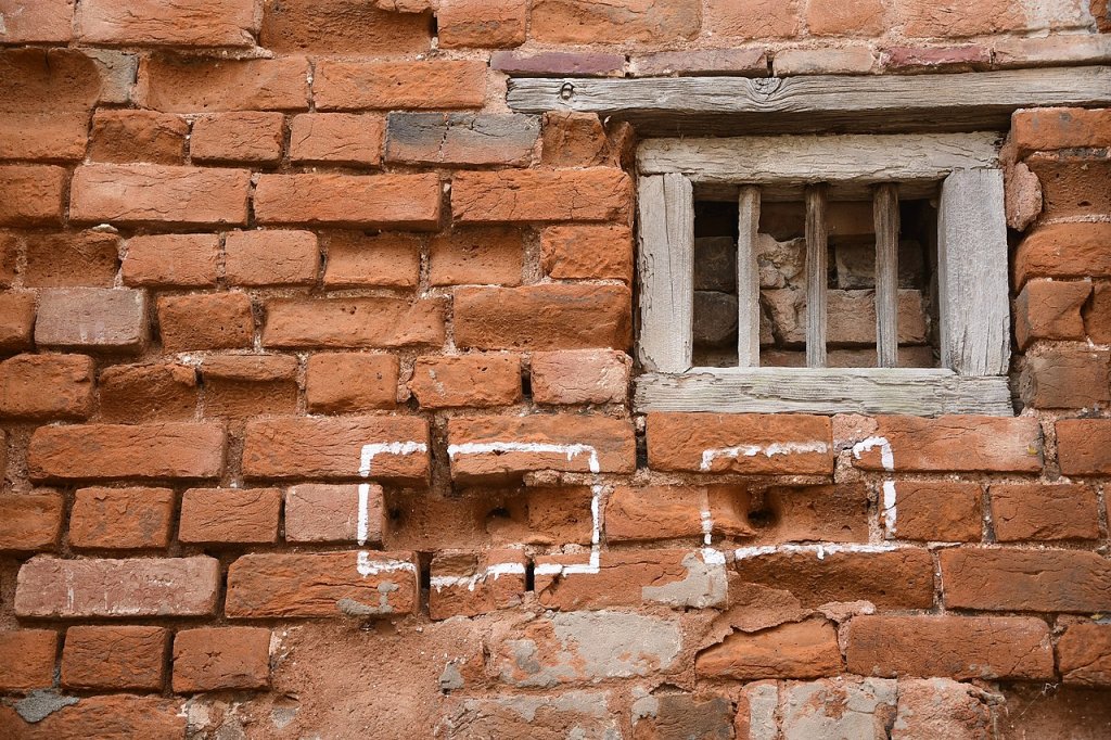 1280px-Bullet_marks_at_Jallianwala_Bagh