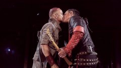Сутрешен newscast: Rammstein поздравиха Русия с гей целувка
