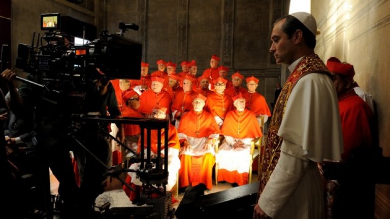 "Младият папа" разби представите на Ватикана