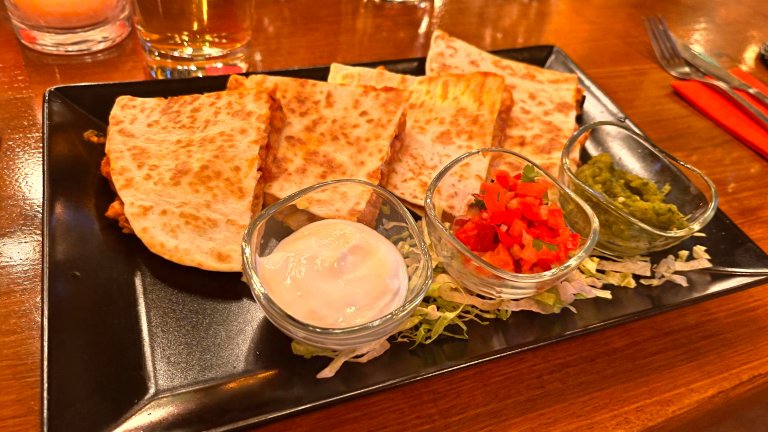 Латиноамерикански ресторант с богат избор от такоси, бурито и кесадиля