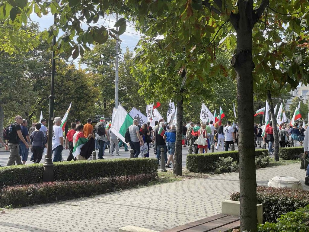 Протестът на "Възраждане" блокира Орлов мост