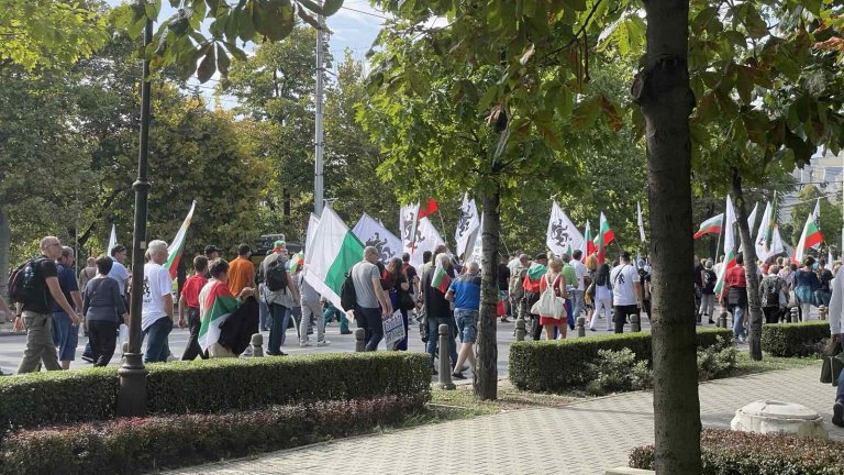 Протестът на "Възраждане" блокира Орлов мост