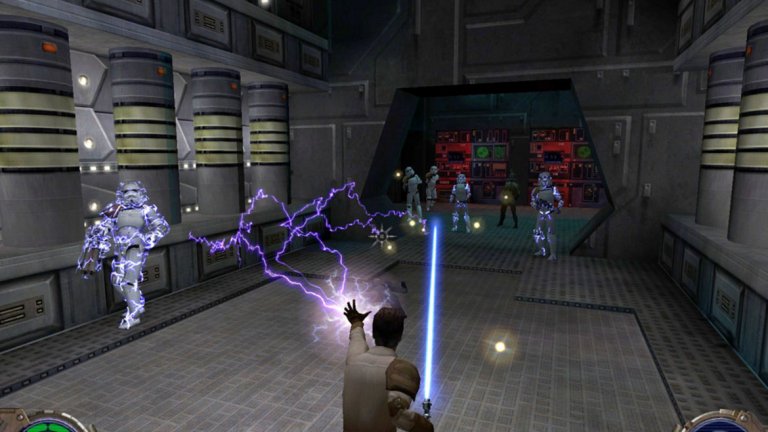 Jedi Knight II: Jedi Outcast

PC, Xbox, GameCube

Главната роля в Jedi Knight II: Jedi Outcast е поверена на Кайл Катарн - наемник, който често помага на бунтовниците преди да открие призванието си като джедай с изключителни умения. Историята на Jedi Outcast е интересна, добре изпипана, дава чувство за цел и е отличен стимул, за да продължавате напред. Дори с ваша помощ, на Кайл никак няма да му е леко. Притиснат от събитията, ще трябва отново да се обърне към това, което иска да забрави - Силата. 

Противниците са доста интелигентни и въобще не са за подценяване, благодарение на изненадващо изпипания за 2002 г. изкуствен интелект. Нещата далеч не се ограничават с безразборно избиване на всичко, което ви се изпречи. Има ситуации, в които по-скоро трябва да си плюете на петите или да действате без да привличате много внимание. Загадките в играта не са много трудни, но са разнообразни и в по-голямата си част - приятни. Студиото Raven Software е употребило енджина на Quake 3 по прекрасен начин и графиката също заслужава само адмирации. Всичко - от терена до смъртните гърчове на противниците и следите, оставяни по стените от лазерния меч – е доста изпипано. 