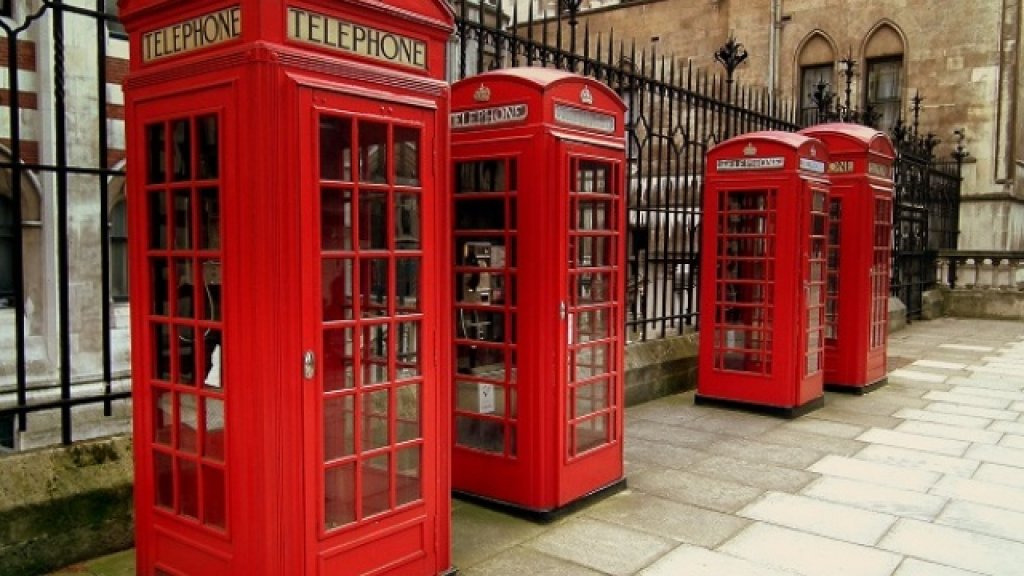 phone_boxes_in_carey_street_london_sep_2011_x6173473044x.jpg_2002894772