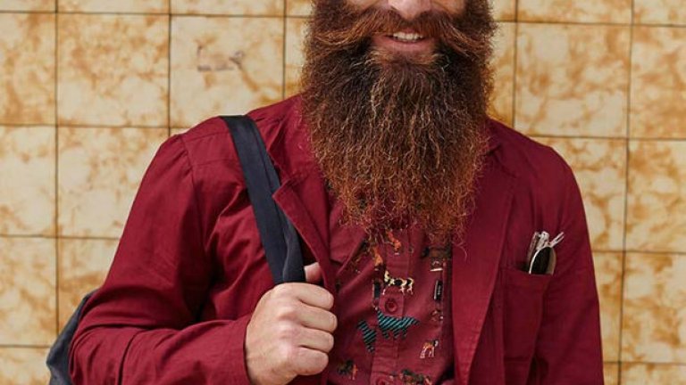 С брада, очила и загрижен за произхода на кафето си, на около 30, плаща си данъците, кара колело и не работи от 9 до 5 - достатъчно, за да влезе в категория "хипстър"