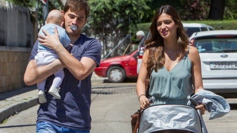 През януари тази година тя роди син - Мартин, който вече "се разхожда" из улиците на Мадрид с мама и татко.