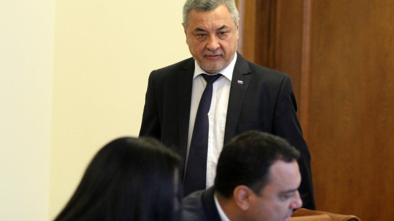 Валери Симеонов подаде оставка