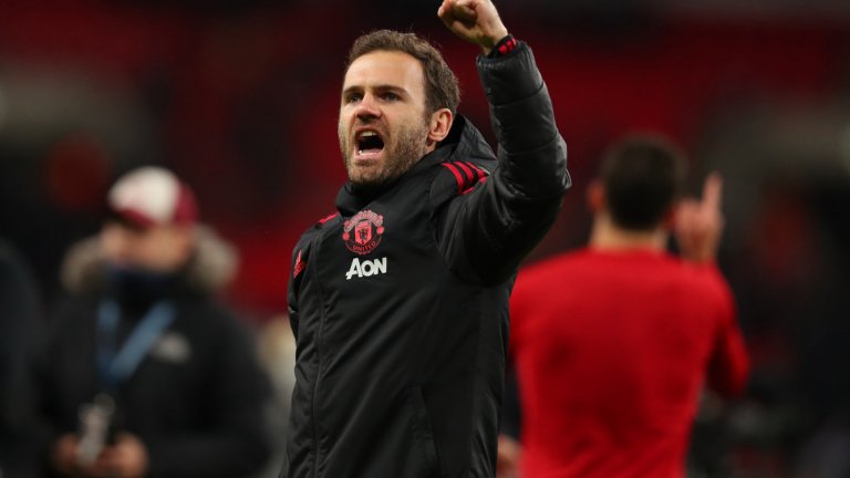 Хуан Мата (Реал Мадрид Кастия, Валенсия, Челси, Манчестър Юнайтед)
Мачове за първенство: 391
Продукт на академията на Реал Мадрид, халфът не успя да пробие в първия отбор, но се наложи във Валенсия, където спечели Купата на краля още в първия си сезон. По-нататък в Англия грабна немалко трофеи, включително два пъти ФА Къп, два пъти Лига Европа и веднъж Шампионската лига. Годините в грандовете Челси и Юнайтед обаче така и не му донесоха първо място в Премиър лийг. Кариерата на Мата в Англия изглежда към края си, така че Висшата лига най-вероятно ще си остане непревзет връх за него.