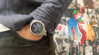 В случая с Huawei Watch GT 4 думата "smart" е двузначна - говорим за не просто умен, но и елегантен часовник