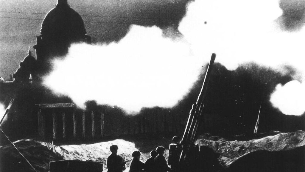 Anti_aircraft_Leningrad_1941