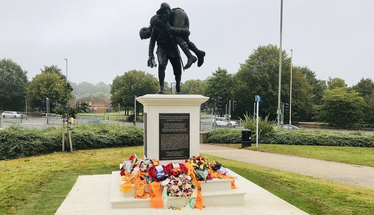 Статуя на Кулбир Тапа във Великобритания