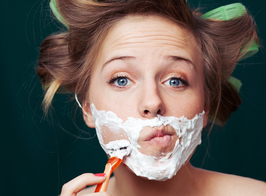 womanshaving