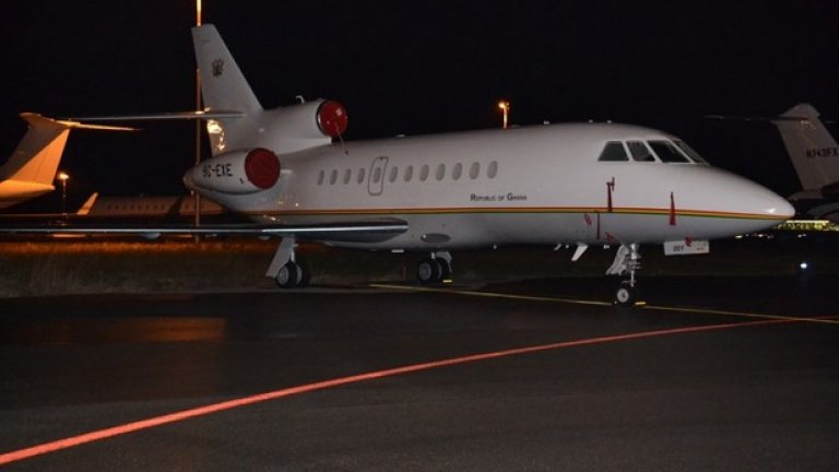 Falcon 900 Ex Easy, Гана
Може Гана да не е най-богатата страна на света, но правителственият й самолет е, меко казно, впечатляващ, въпреки че е най-евтиният в галерията. Неговата цена е 37 млн. долара. Когато беше представен преди 5 години, целият свят говореше за него. Въпреки критиките, че е твърде луксозен, ганийският президент го закупи. Това е единият от двата триджета, произведени от тази серия на Falcon. Този самолет има резервоар с достатъчно гориво, за да премине 8340 километра без презареждане със скорост от  950 км/ч.