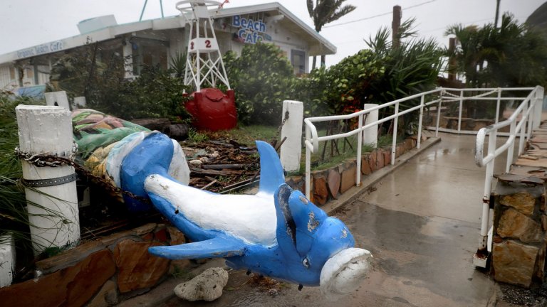 Ураганът Ирма удари лошо Флорида с ветрове с над 190 км/ч