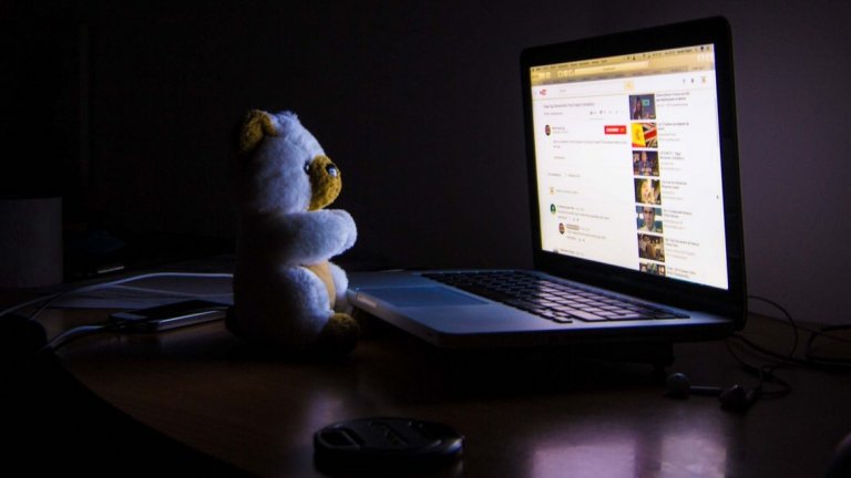 Причината е скандалът с педофилските моментари в платформата