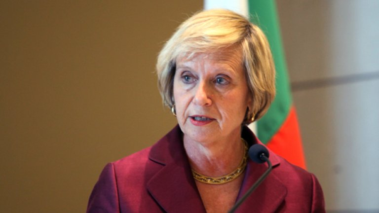 Вече три месеца тя е на мястото на Джеймс Уорлик