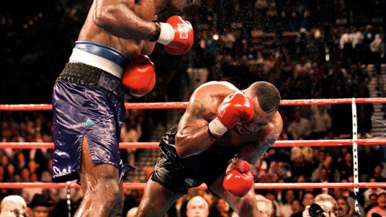 9. Най-накрая! Ивендър Холифийлд - Майк Тайсън (бой номер едно). 9 ноември 1996 г., Гардън Парадайс, Невада. В тази вечер Ивендър Холифийлд докосва величие, като става първият боксьор след Мохамед Али, печелил шампионската титла в тежка категория 3 пъти. Той е претендент, както и аутсайдер на букмейкърите. Боят е наречен "Най-накрая" от световната преса, която го чака от години между двамата. Срещата върви равностойно, докато в 6-ия рунд Тайсън получава тежка аркада от удар с глава на Ивендър, който съдиите считат за неволен. Шампионът е разклатен, а в осмия рунд при замахване с голяма сила Тайсън не улучва Холифийлд, който успява да избегне удара, но двамата си сблъскват главите. Тайсън крещи от болка, защото това е удареното по-рано място и кръвта трудно е спряна. Холифийлд нанася серия тежки удари и в 11-ия рунд мачът е спрян. Ивендър е шампион.