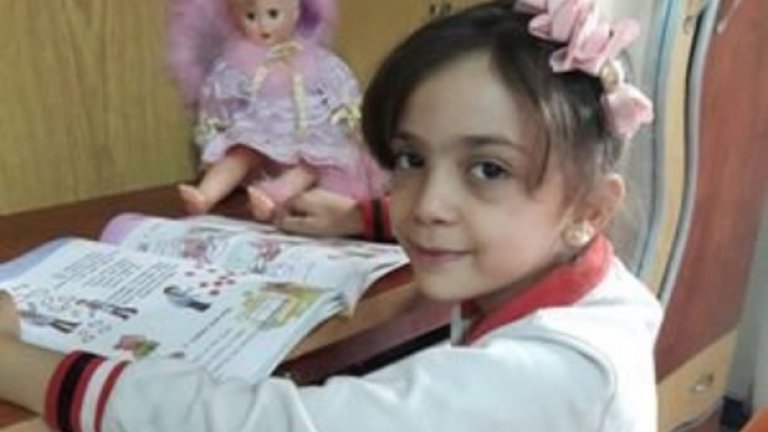 Тя е на 7 години, а туитовете й от Алепо вълнуват целия свят.
