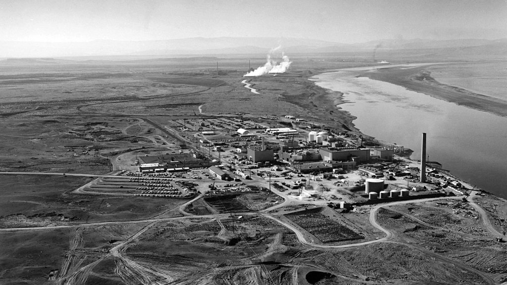 Hanford_N_Reactor_adjusted
