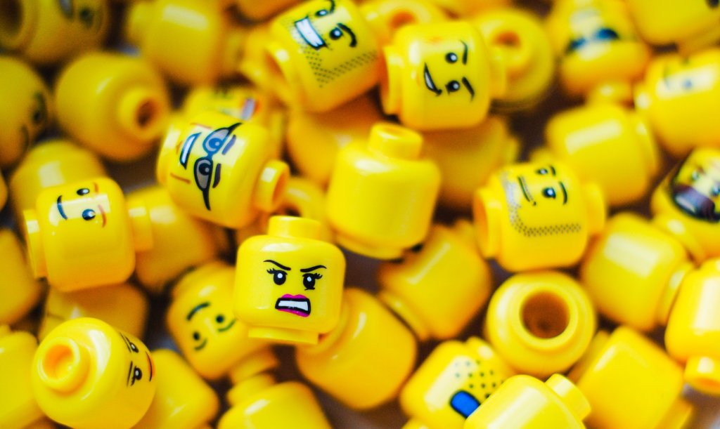 hello-i-m-nik-v8pL84kvTTc-unsplash