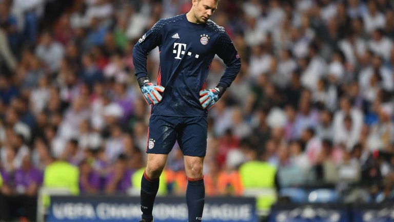 Мануел Нойер (Байерн Мюнхен)
Над година беше извън терените заради контузия и това нямаше как да не му се отрази. Откакто се завърна, вече просто не изглежда като вратар номер 1 в света. Нито начинът, по който разиграва топката, нито умението му да спира удари към вратата са на предишното му ниво. Процентът на спасени шутове е най-ниският в кариерата му, а защитата на Байерн и без това е колеблива и напоследък Нойер получава доста голове. Изглежда неизбежно Тер Щеген да го замени като титуляр в германския национален отбор.