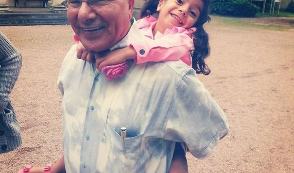 След три години тежки сърдечни операции и трансплантация на ново сърце, момиченцето най-сетне е достатъчно здраво, за да лети и така да стигне до Германия и да се срещне с дядо си