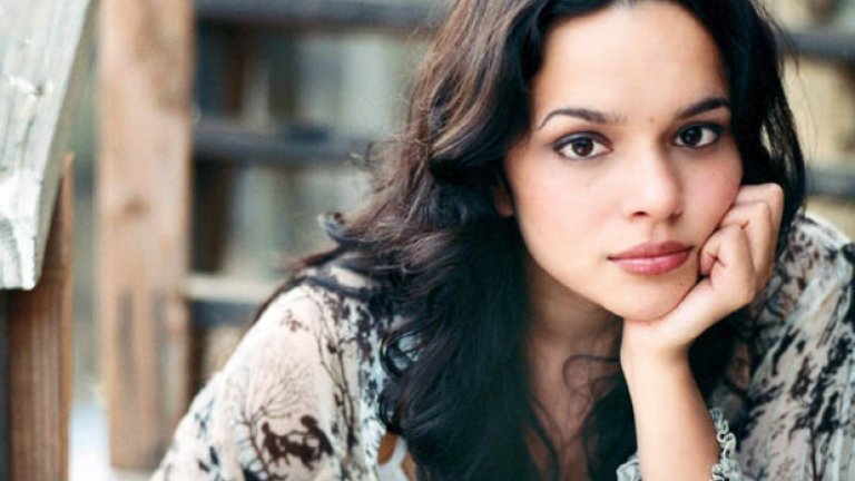 Певицата и актриса ("Моите боровинкови нощи") Нора Джоунс