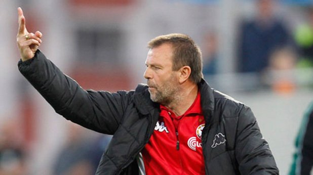 Стойчо Младенов и ЦСКА трябва да победят в събота Берое, за да задържат аванса си пред Лудогорец поне три точки преди плейфите.