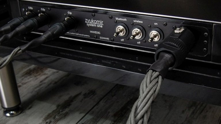 Звукомир има сериозен интерес конкретно към цифровото аудио и смята, че в него е бъдещето. Системите, които прави, са насочени към цифровия звук, макар че имат възможност и за други видове включвания