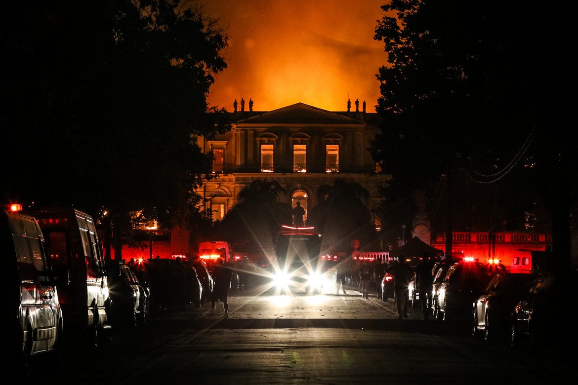 Огромен пожар в Националния музей на Рио де Жанейро