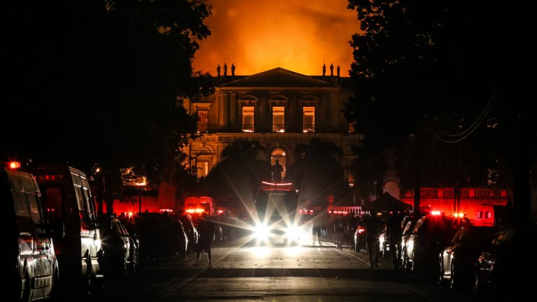 Огромен пожар в Националния музей на Рио де Жанейро