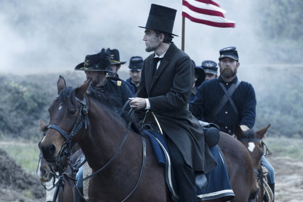 \"Линкълн\" (Lincoln, 2012)  
Даниел Дей Луис, Сали Фийлд и Томи Лий Джоунс са в състава на актьорите. А сюжетът се върти около борбата на Ейбрахъм Линкълн да даде права на афроамериканците и междувременно с това да се пребори с вътрешния натиск, кой