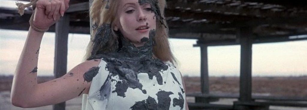 "Дневна красавица"
Катрин Деньов играе отегчена и привидно благоприлична френска дама от високите социални етажи на Париж, която решава да инжектира адреналин в своя похитен от фригидност, полов живот като стане проститутка. Тя работи само през деня, за да не я заподозре нейният съпруг и бързо навлиза в света на платения и перверзен секс. 
Екстазът при "дневната красавица" се отключва с фантазии, в които тя е унижавана и доминирана от различни мъже. Тук големият гений на седмото изкуство Луис Бунюоел композира някои от най-стилните и сюрреалистични садо-мазо епизоди в киното.