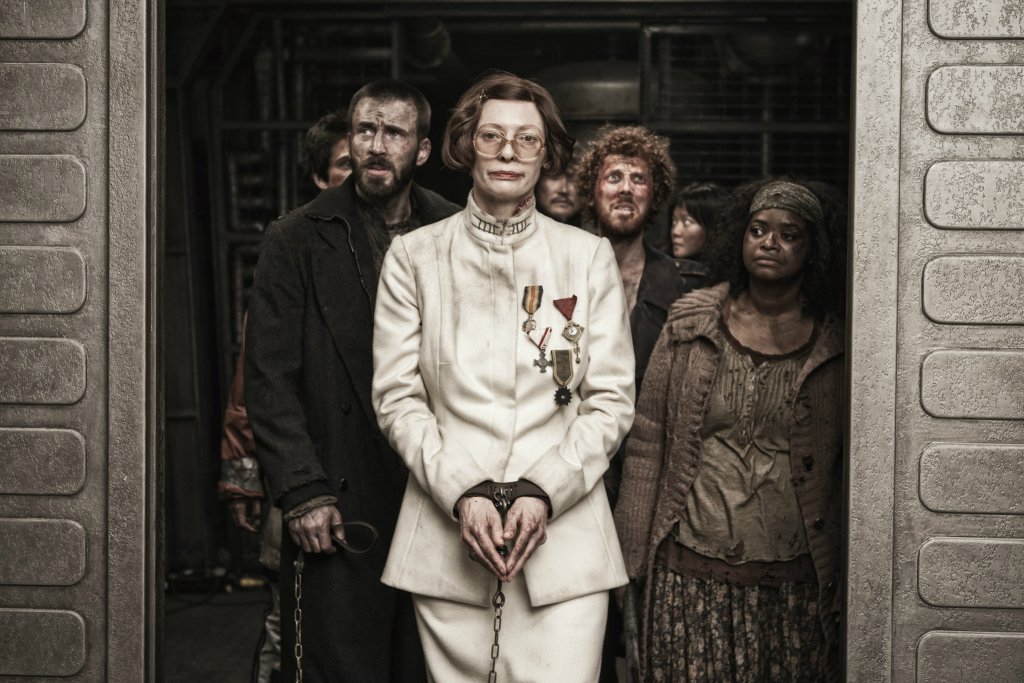 \"Снежен снаряд\" (Snowpiercer, 2013)
От групата на гротесковите персонажи, които Суинтън е играла, Мейсън е най-добрият. Мейсън е безполово същество, министър в антиутопично общество. Суинтън споделя, че в играта си се е стремяла към нещо средно