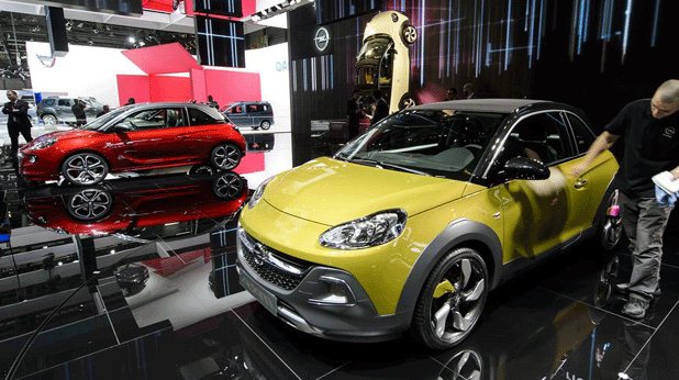 Opel Adam Rocks и Adam S
Adam S е динамична алтернатива на FIAT 500 и част от версиите на Mini Cooper, като мъникът на Opel идва с 1,4-литров бензинов турбо мотор с мощност 150 конски сили. Естествено, моделът на Opel ще е доста по-евтин от премиум съперниците си. Що се отнася до Adam Rocks, то SUV елементите, които е получил автомобилът определено го отличават от масата, както и текстилният сгъваем покрив.