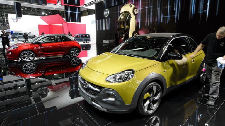 Opel Adam Rocks и Adam S
Adam S е динамична алтернатива на FIAT 500 и част от версиите на Mini Cooper, като мъникът на Opel идва с 1,4-литров бензинов турбо мотор с мощност 150 конски сили. Естествено, моделът на Opel ще е доста по-евтин от премиум съперниците си. Що се отнася до Adam Rocks, то SUV елементите, които е получил автомобилът определено го отличават от масата, както и текстилният сгъваем покрив.