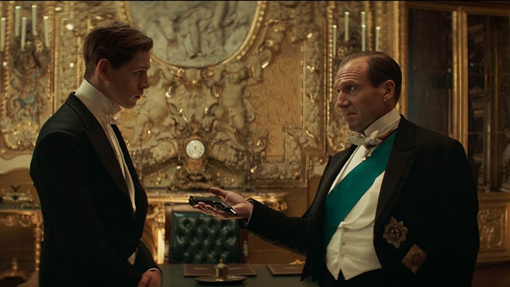 King's Man: Първа мисия (18 септември, кината)Продължението на поредицата, снимано от Матю Вон, започва по времето на Първата световна война и ще смесва измислената история на шпионската организация с тази на истинския херцог на Ланкастър Реджимънт, който е известен с ранга Kingsman в продължение на един век. Идеята на Вон е да разкаже за корените на организацията, като Файнс и Дикинсън ще преминат през същите отношения в стил ментор-ученик, както Колин Фърт и Тейрън Еджертън в първите две части на Kingsman. Да се надяваме, че този ще прилича повече на първата.