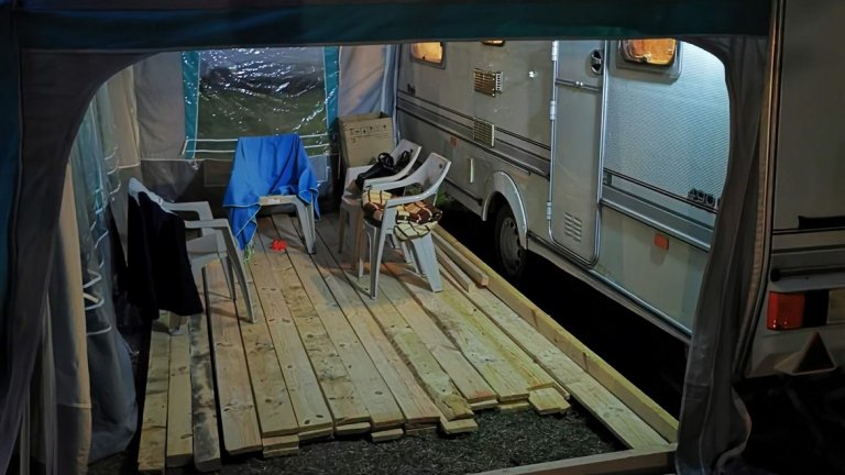 Според Huawei това означава, че сензорът има възможност да приема повече светлина, на същата площ и това довежда до по-добри снимки на тъмно. А P30 Pro прави невероятни снимки на тъмно. Точка.