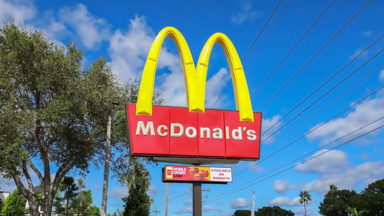 McDonald's, de la taille d'un parc d'attractions, sert des spaghettis, des steaks et des pizzas