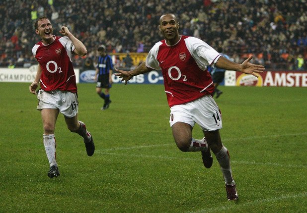 По време на сезон 2003/04 Арсенал не вкара гол само в четири случая. Нулевите равенства с Бирмингам, Нюкасъл, Фулъм и Манчестър Юнайтед.