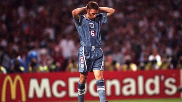 Загуба с 5:6 (1:1 в редовното време) от Германия на полуфинал на Евро 1996. Гарет Саутгейт бе грешникът за Англия. 