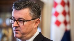 Правителството на Орешкович беше свалено с вот на недоверие през юни